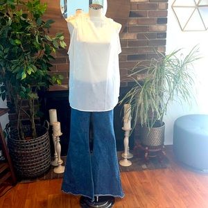 White Ruffle Stand Collar Tank Top!!🍍🍍🍍